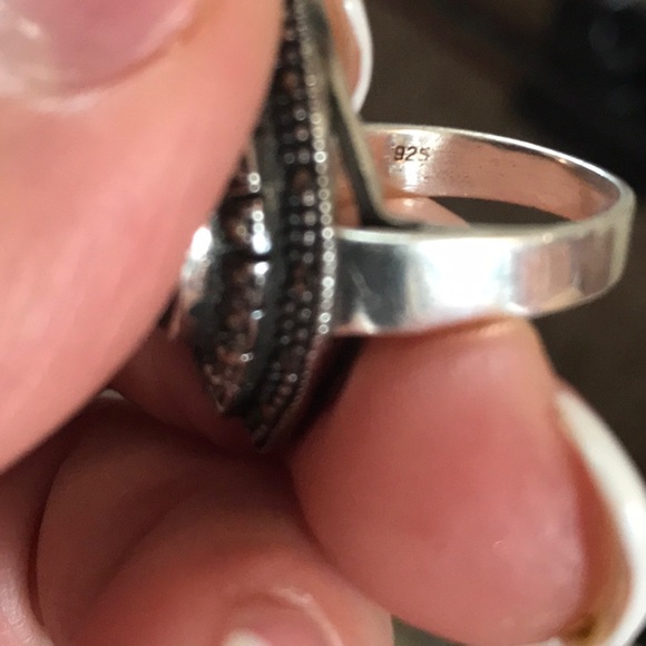 Art Deco Onyx and Marcasite Sterling Silver Ring - Picture 5 of 7